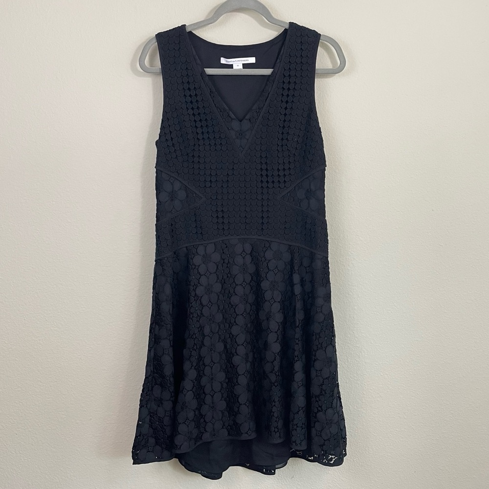 Diane Von Furstenberg Black Floral Lace Classic Cocktail Mini Dress Size 10